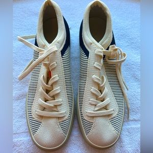 NWOT Rothy’s Lace Up Sneaker Size 8